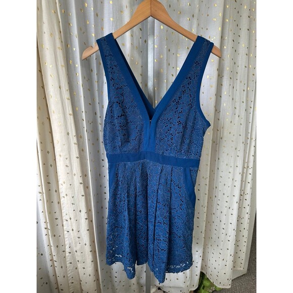 Free People Lovely In Love Floral Lace Deep Plunge V Back Cutout Mini Dress M - Picture 3 of 9